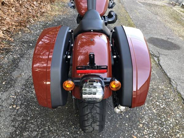 2024 Harley-Davidson, červená, dovoz USA — foto 4 z 11