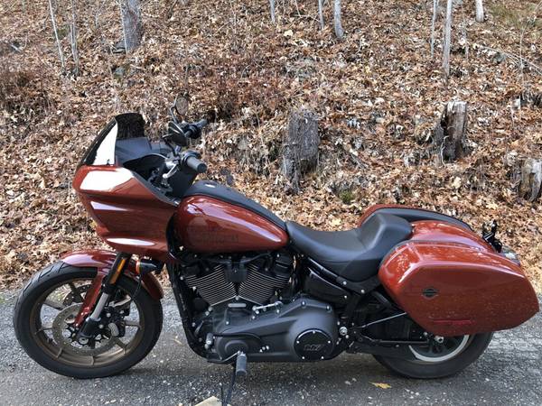2024 Harley-Davidson, červená, dovoz USA — foto 8 z 11
