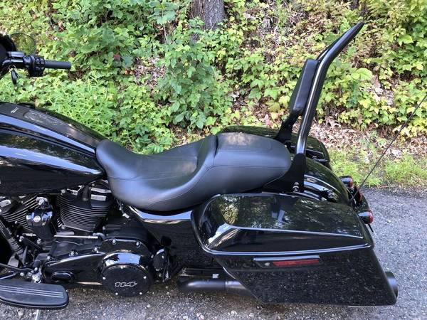 2022 Harley-Davidson, černá, dovoz USA — foto 2 z 11