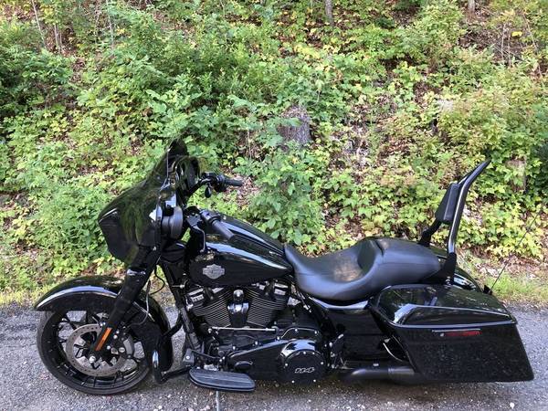2022 Harley-Davidson, černá, dovoz USA — foto 9 z 11