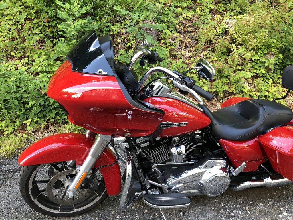 2023 Harley-Davidson, červená, dovoz USA — foto 10 z 11