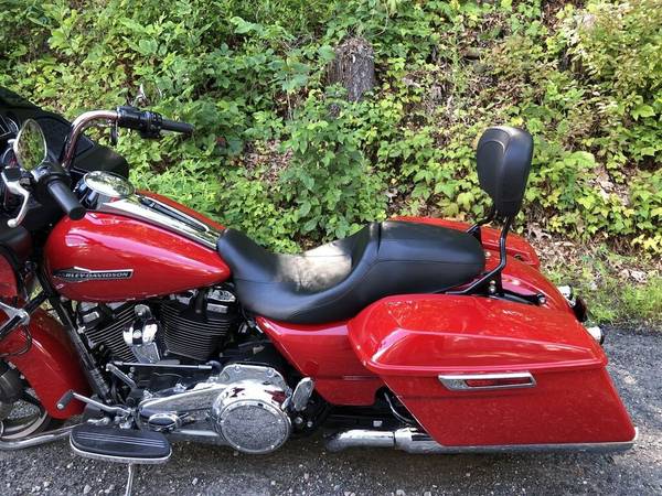 2023 Harley-Davidson, červená, dovoz USA — foto 2 z 11