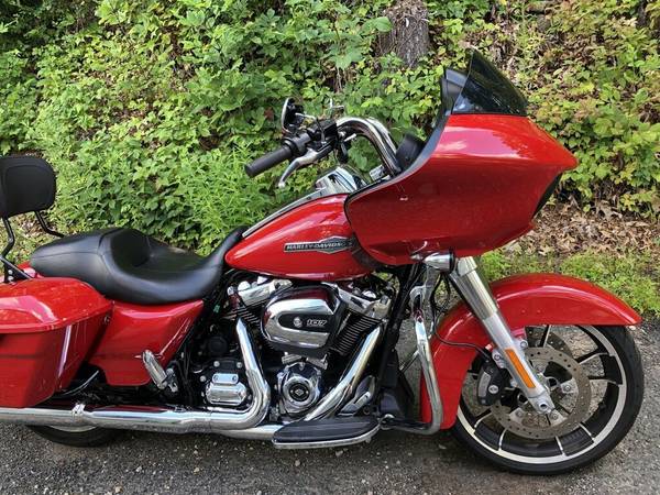 2023 Harley-Davidson, červená, dovoz USA — foto 3 z 11