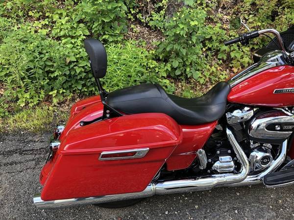2023 Harley-Davidson, červená, dovoz USA — foto 4 z 11