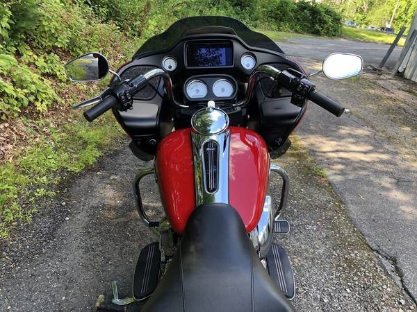 2023 Harley-Davidson, červená, dovoz USA — foto 6 z 11