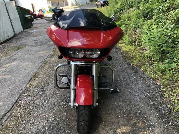 2023 Harley-Davidson, červená, dovoz USA — foto 8 z 11