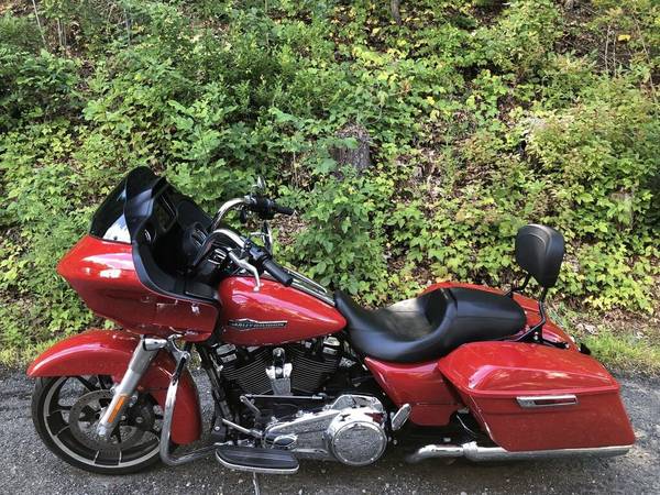 2023 Harley-Davidson, červená, dovoz USA — foto 9 z 11