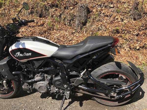2022 Indian, bílá, dovoz USA — foto 2 z 11