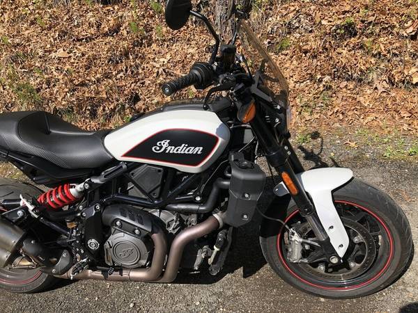 2022 Indian, bílá, dovoz USA — foto 3 z 11