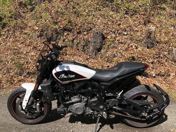 2022 Indian, bílá, dovoz USA — foto 9 z 11