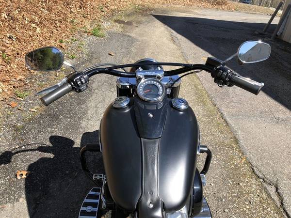 2019 Harley-Davidson, černá, dovoz USA — foto 6 z 11