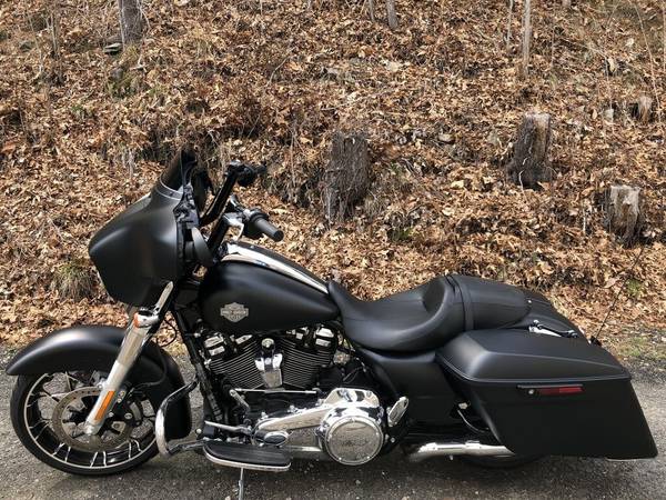 2022 Harley-Davidson, černá, dovoz USA — foto 9 z 11