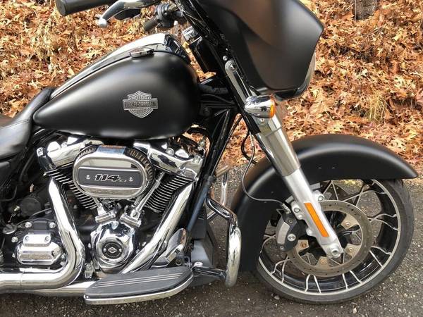 2022 Harley-Davidson, černá, dovoz USA — foto 3 z 11