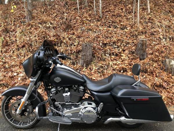 2022 Harley-Davidson, černá, dovoz USA — foto 9 z 11