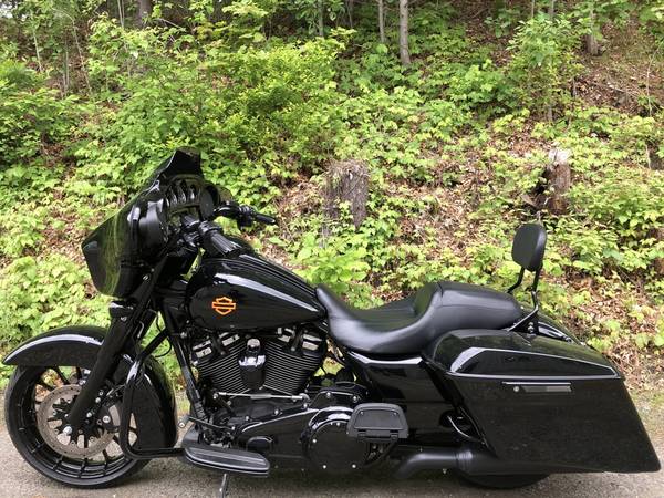 2018 Harley-Davidson, černá, dovoz USA — foto 8 z 11