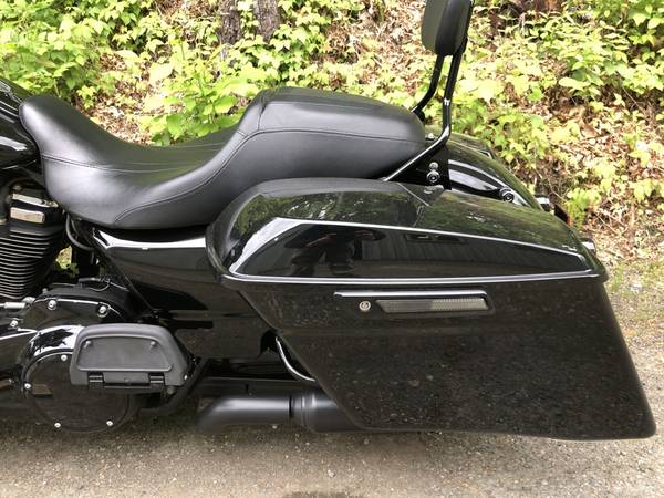 2018 Harley-Davidson, černá, dovoz USA — foto 9 z 11