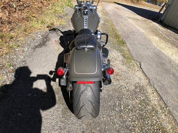 2018 Harley-Davidson, šedá, dovoz USA — foto 4 z 11