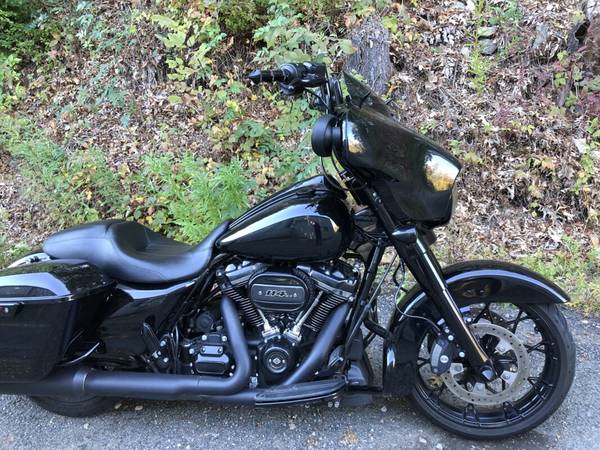 2023 Harley-Davidson, černá, dovoz USA — foto 2 z 11