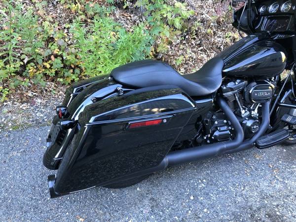 2023 Harley-Davidson, černá, dovoz USA — foto 3 z 11