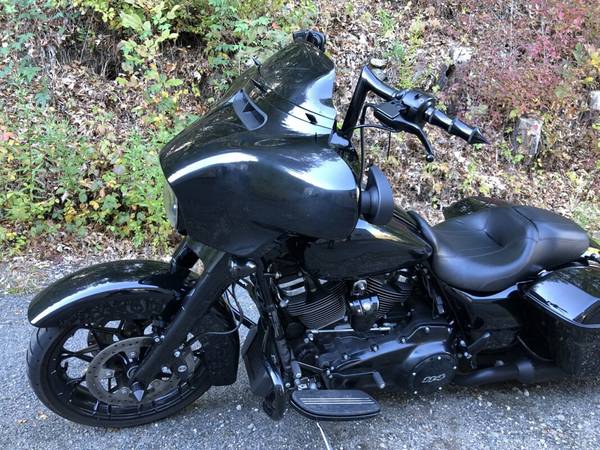2023 Harley-Davidson, černá, dovoz USA — foto 9 z 11