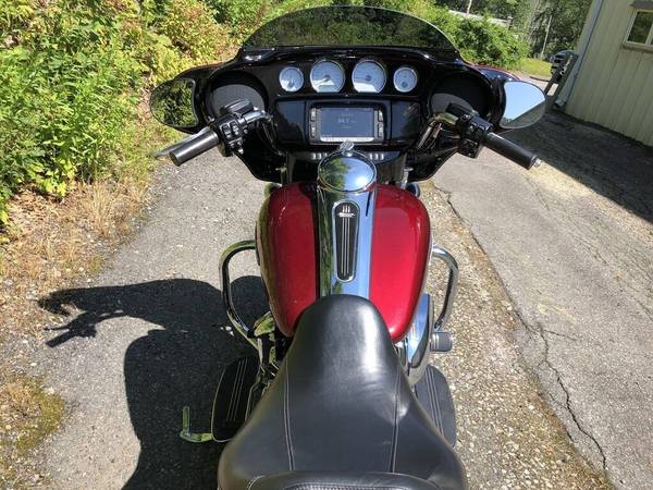 2017 Harley-Davidson, červená, dovoz USA — foto 2 z 11