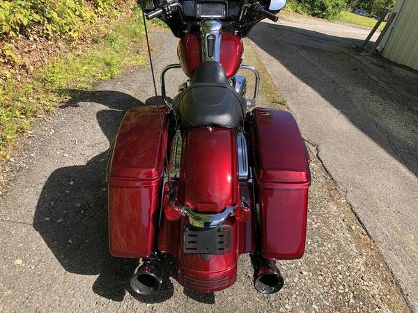 2017 Harley-Davidson, červená, dovoz USA — foto 5 z 11