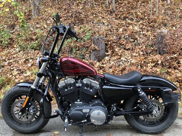 2022 Harley-Davidson, červená, dovoz USA — foto 9 z 11