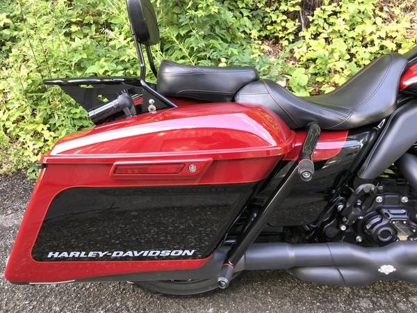 2021 Harley-Davidson, červená, dovoz USA — foto 3 z 11