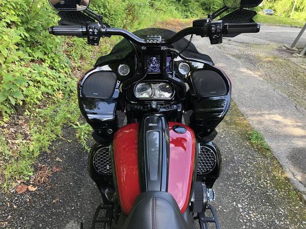2021 Harley-Davidson, červená, dovoz USA — foto 5 z 11