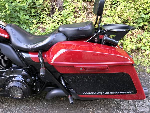 2021 Harley-Davidson, červená, dovoz USA — foto 9 z 11