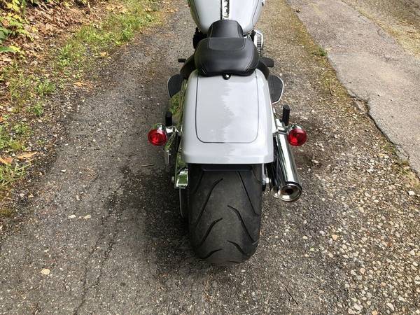 2024 Harley-Davidson, šedá, dovoz USA — foto 5 z 11