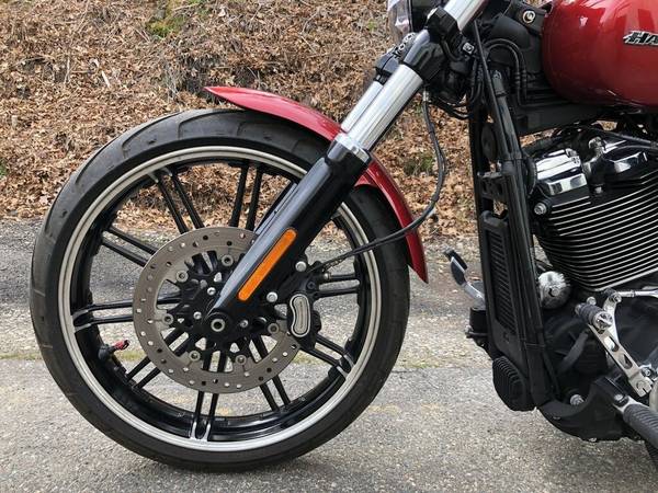 2019 Harley-Davidson, červená, dovoz USA — foto 2 z 11