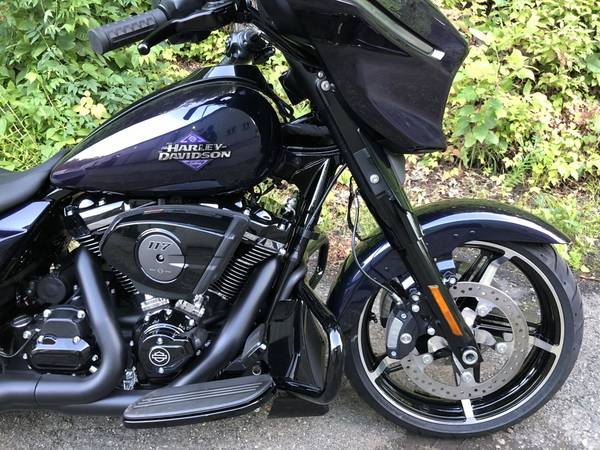 2025 Harley-Davidson, černá, dovoz USA — foto 2 z 11