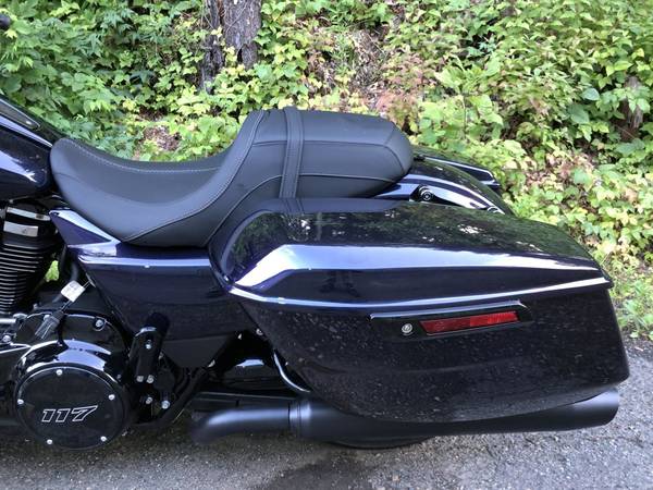2025 Harley-Davidson, černá, dovoz USA — foto 9 z 11