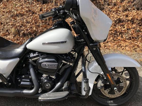 2020 Harley-Davidson, dovoz USA — foto 3 z 11