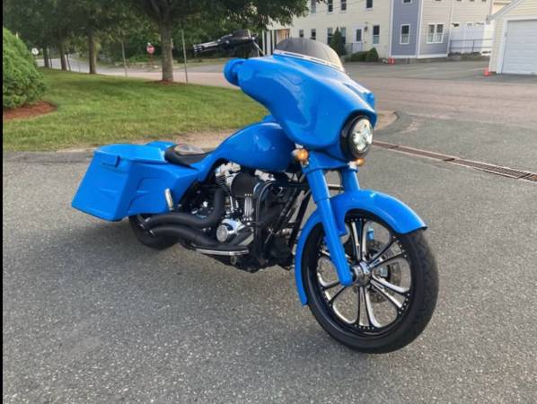 2011 Harley-Davidson, dovoz USA — foto 3 z 4