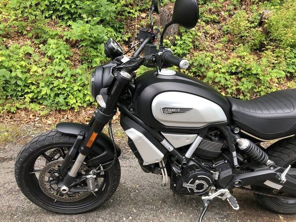 2022 Ducati, dovoz USA — foto 10 z 11