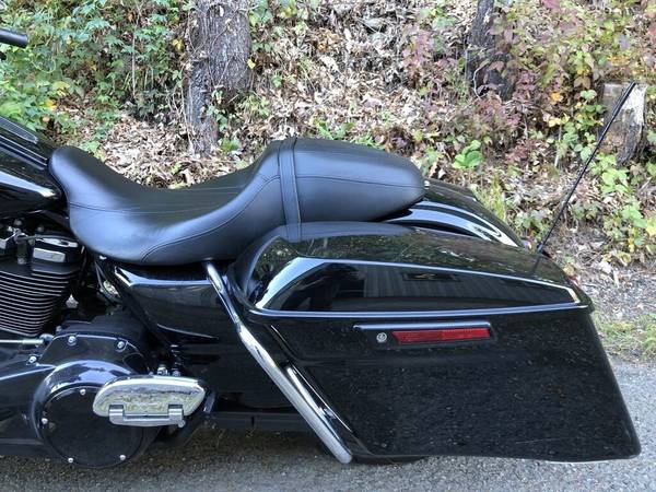 2018 Harley-Davidson, černá, dovoz USA — foto 10 z 11