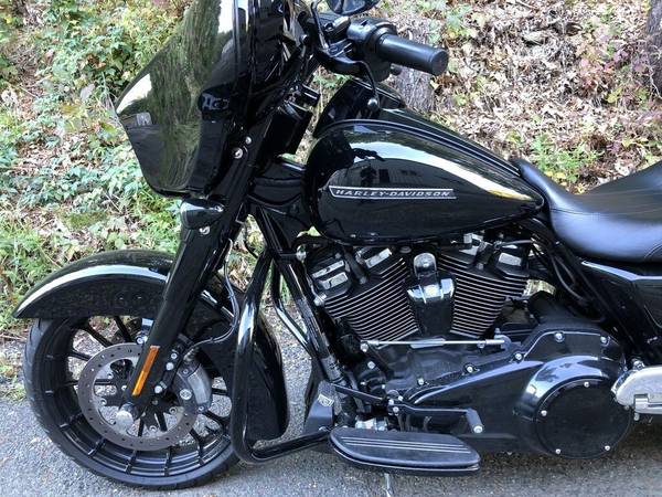 2018 Harley-Davidson, černá, dovoz USA — foto 2 z 11