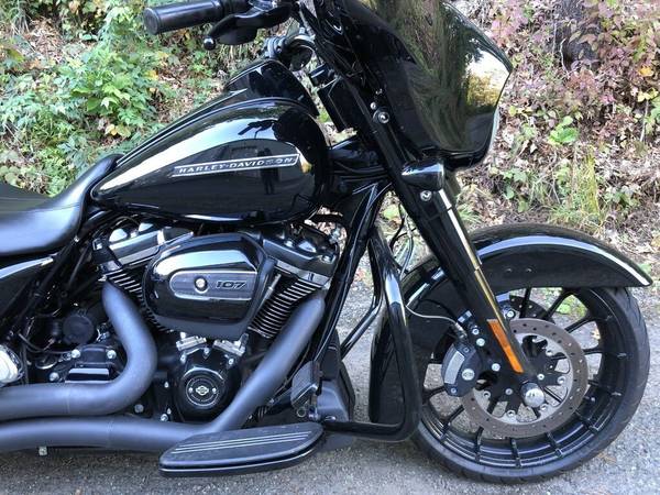 2018 Harley-Davidson, černá, dovoz USA — foto 3 z 11