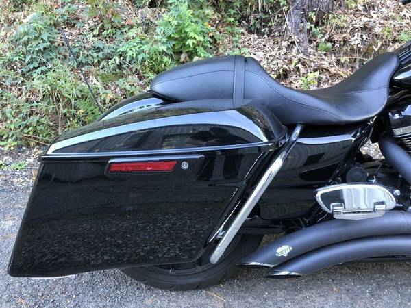 2018 Harley-Davidson, černá, dovoz USA — foto 4 z 11