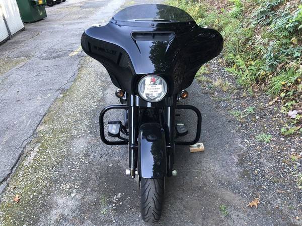 2018 Harley-Davidson, černá, dovoz USA — foto 8 z 11