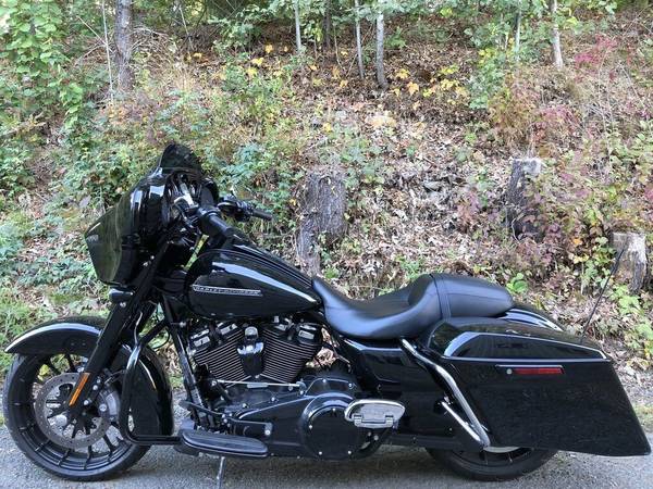 2018 Harley-Davidson, černá, dovoz USA — foto 9 z 11