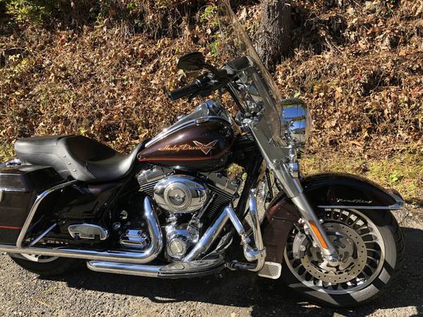 2011 Harley-Davidson, dovoz USA — foto 2 z 11