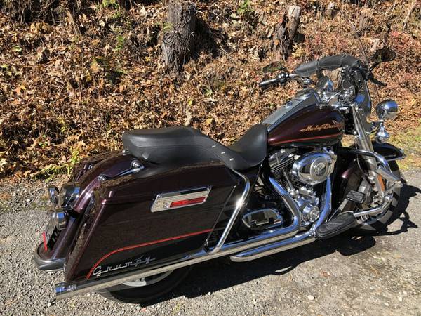 2011 Harley-Davidson, dovoz USA — foto 3 z 11