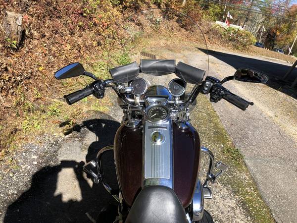 2011 Harley-Davidson, dovoz USA — foto 5 z 11
