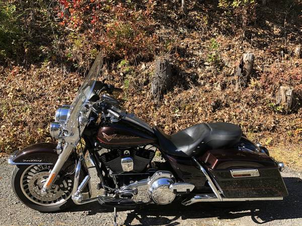 2011 Harley-Davidson, dovoz USA — foto 8 z 11