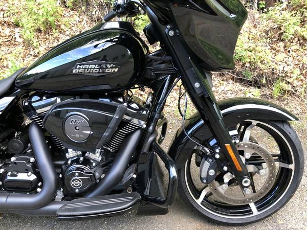 2024 Harley-Davidson, černá, dovoz USA — foto 2 z 11