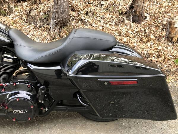 2023 Harley-Davidson, černá, dovoz USA — foto 9 z 11