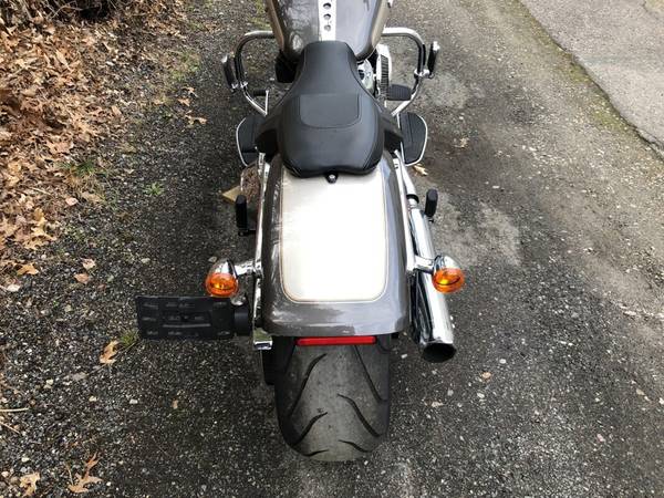 2023 Harley-Davidson, šedá, dovoz USA — foto 4 z 11